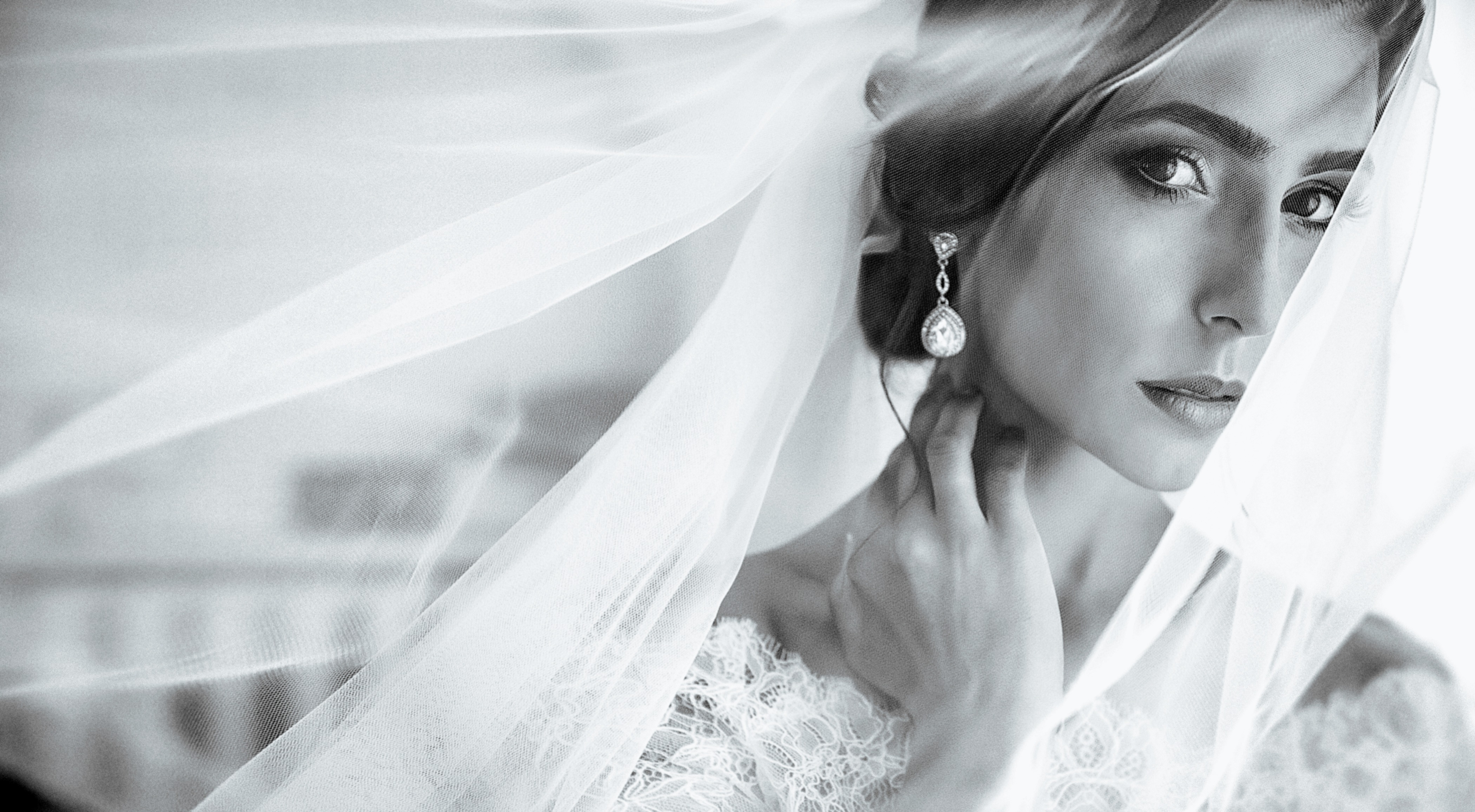 50 Long Wedding Veils That Will Leave You Speechless